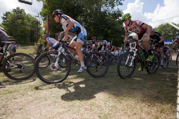 The men&rsquo;s short track got off to a fast and rocky start