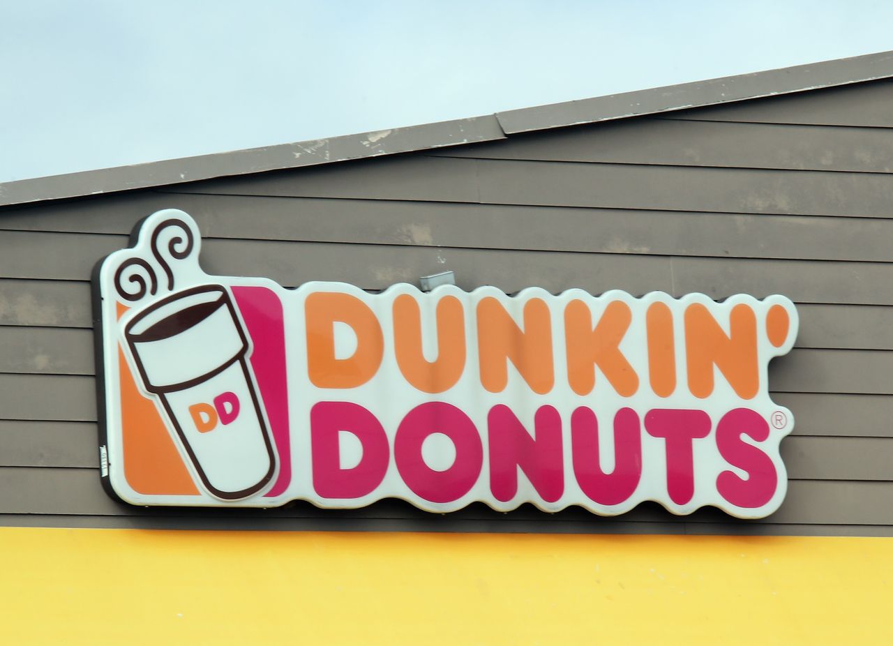 A Dunkin&amp;#039; sign