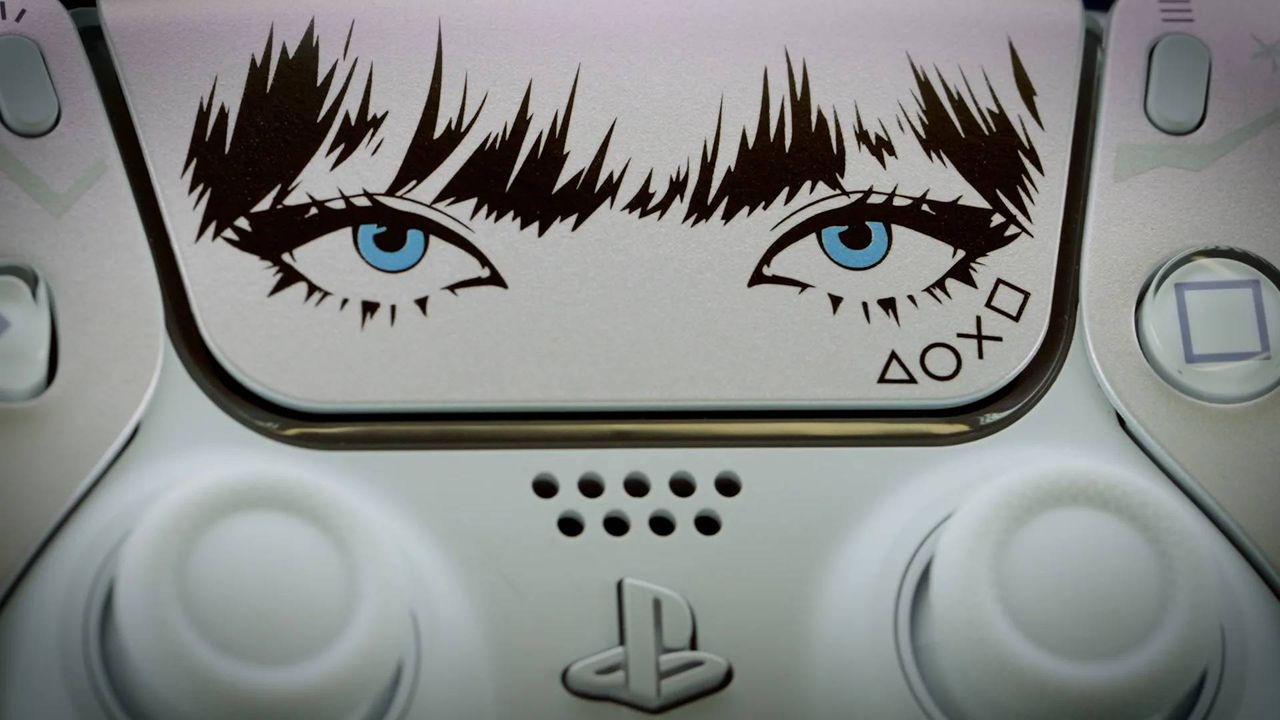 Close up of the design of the Lisa Limited Edition PS5 DualSense PS5 controller.