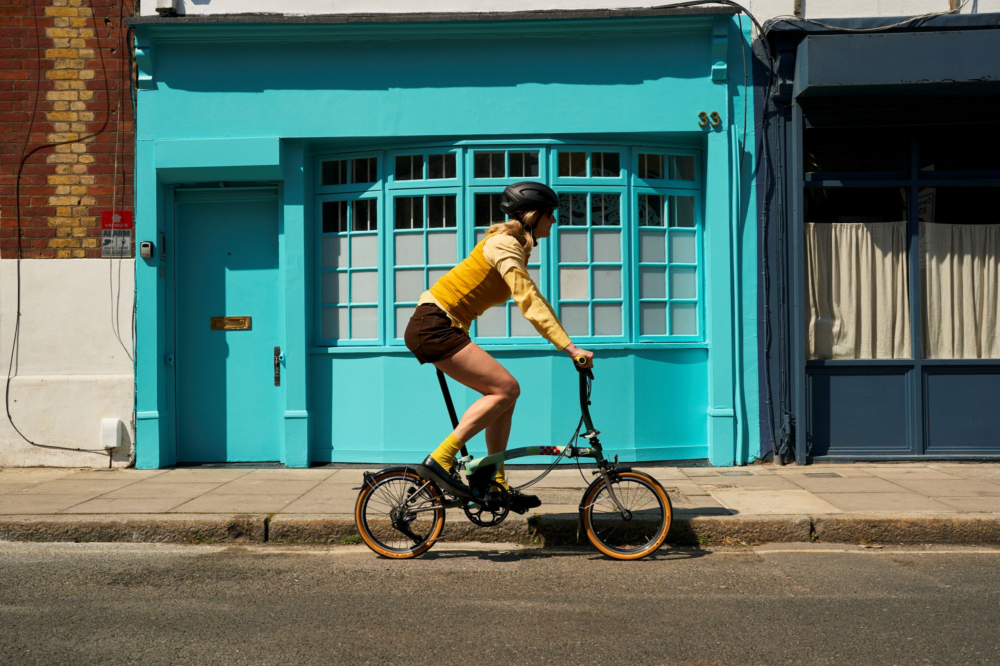 Woman on Tour de France edition Brompton