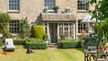 Cottage porch ideas: 12 ways to a cozy, welcoming entrance | Homes and ...