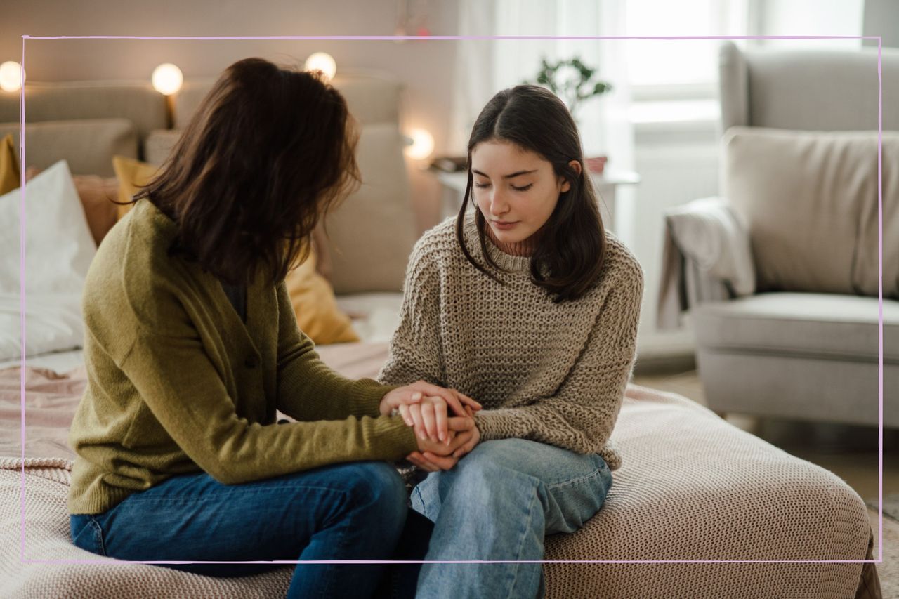 Mother having serious conversation with teenage daughter