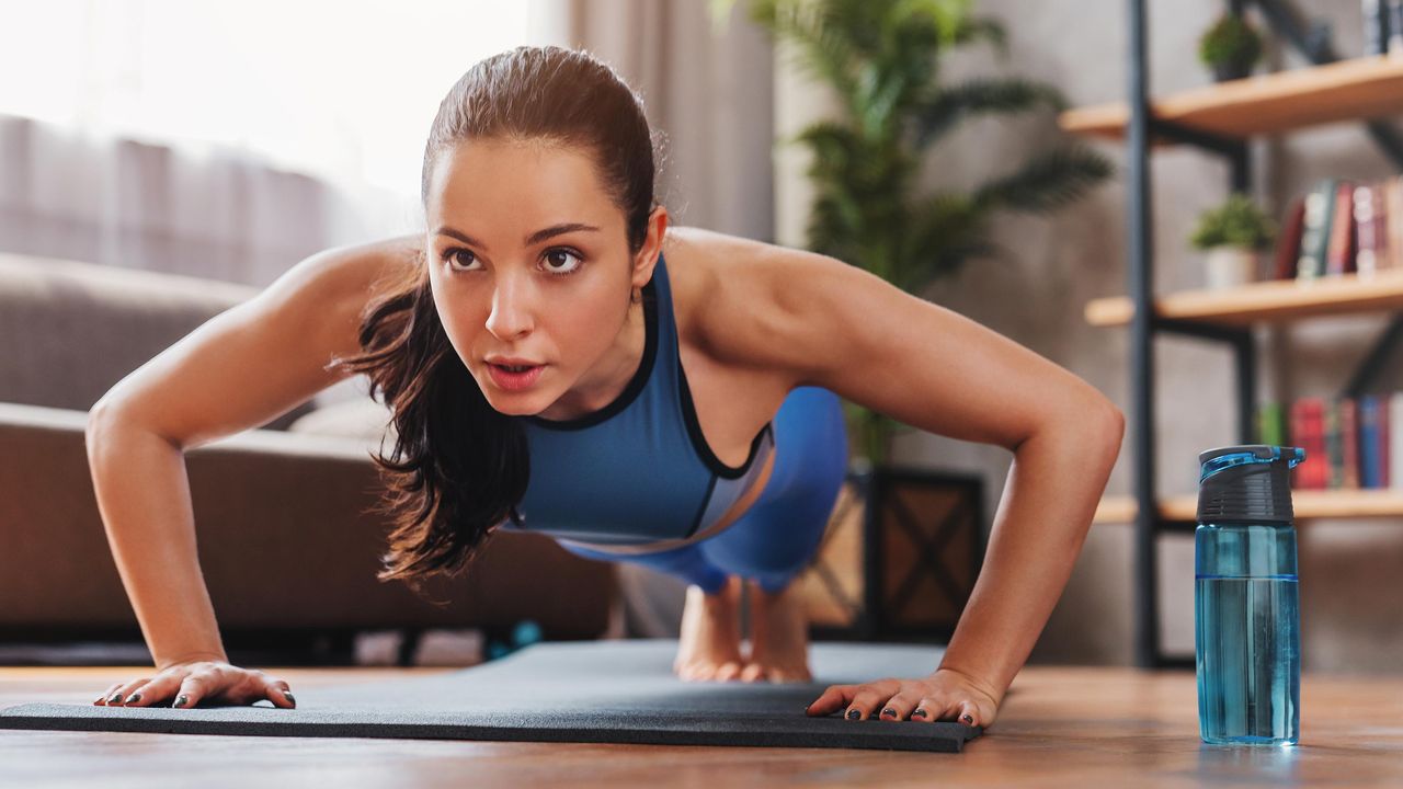 Woman doing a Tabata workout, a form of HIIT