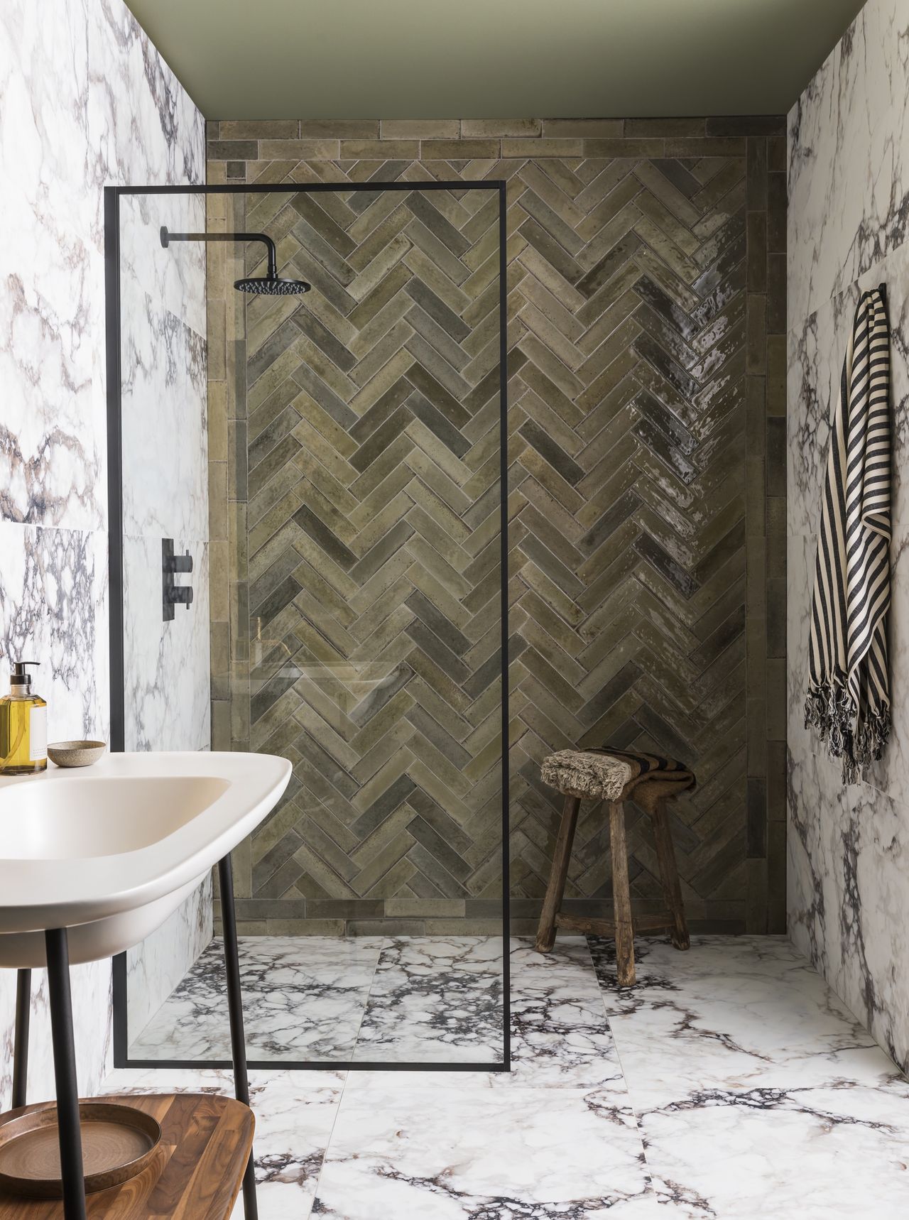 Shower storage ideas: practical and pretty product displays Shower storage ideas: practical and pretty product displays