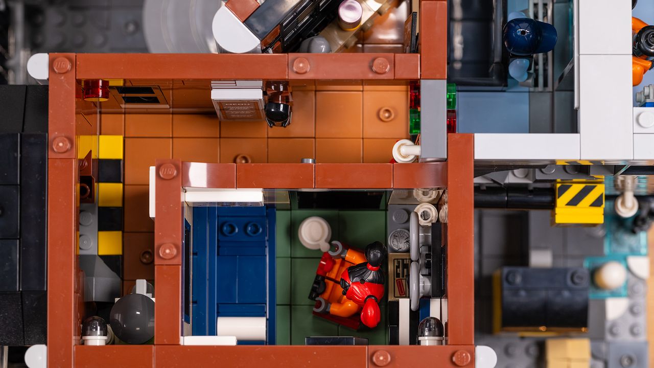 Lego DC Arkham Asylum (#76300) lego set, top-down view of the interior