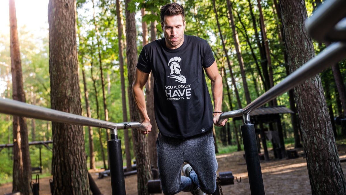 This Pro Personal Trainer Gave Me One Big Tip For Getting Big Arms It S The Tricep Pulldown T3