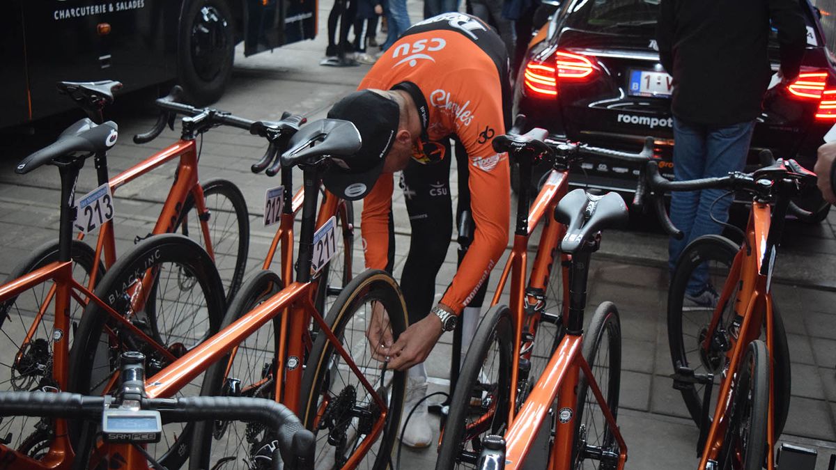 Lars Boom opted to pump his own tyres up at the start of Omloop to check pressures were correct