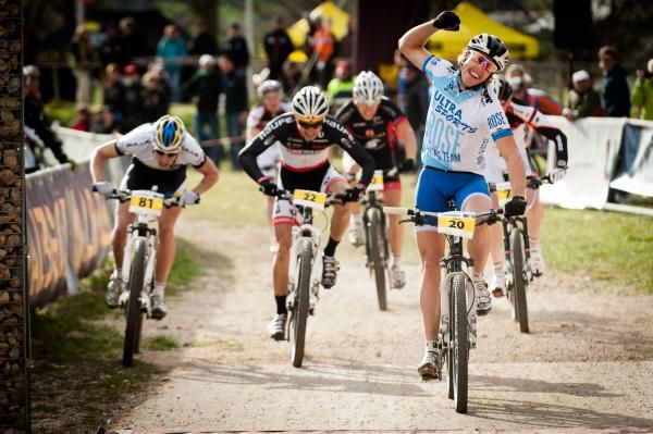 Simon Gegenheimer sprints to an eliminator win in Muensingen