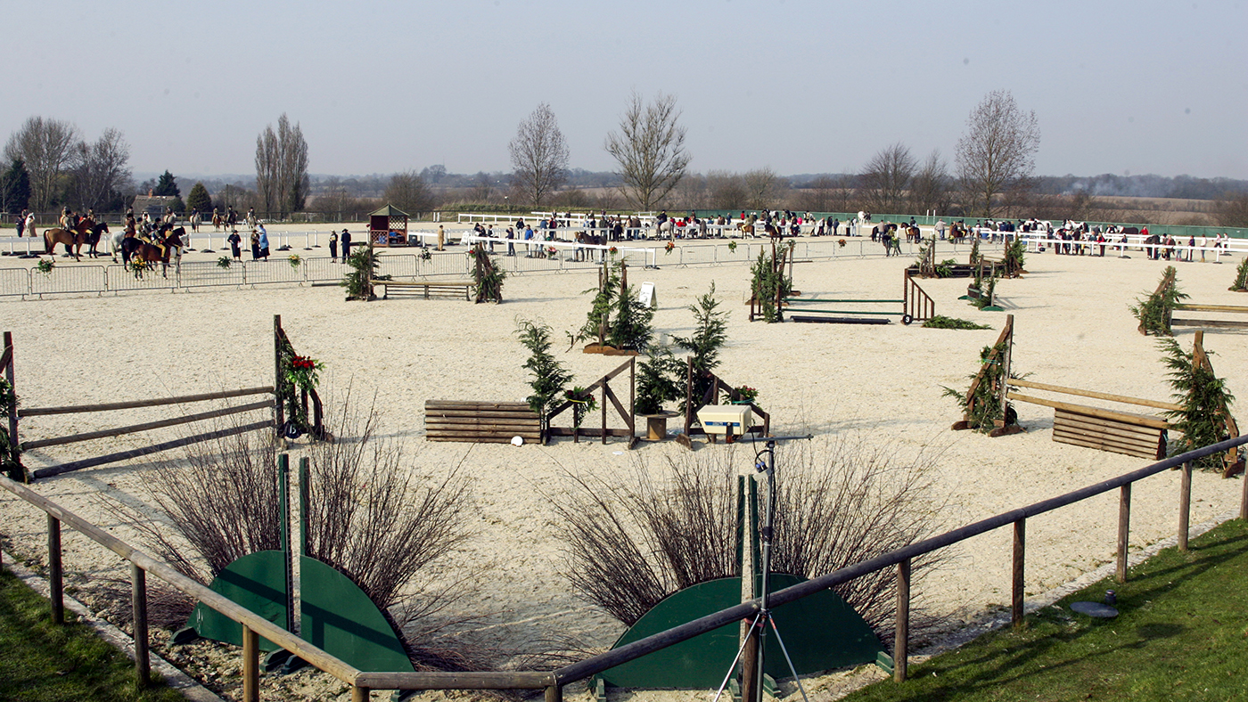 general arena view, showing line up , arena with jumps , working hunter jumps