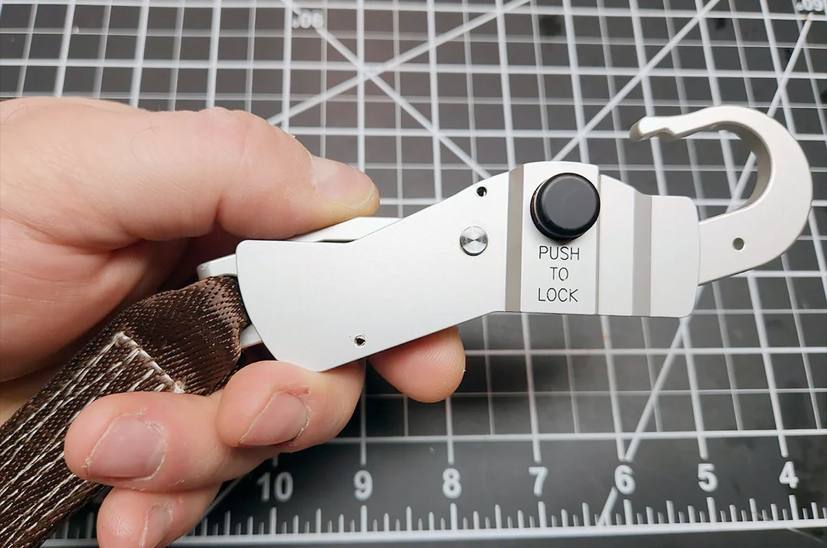 Apollo 'hook-up:' New keychain replicates carabiner used on the moon ...