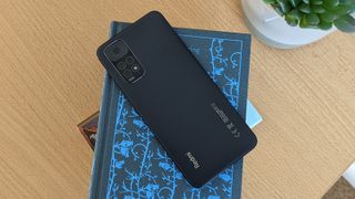 Xiaomi Redmi Note 11 achterkant van boven