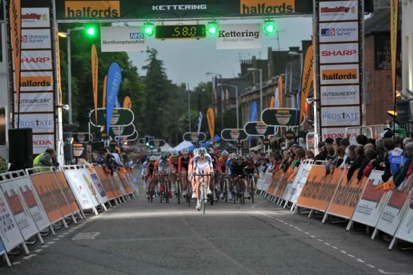 The peloton was content to let House and Richardson ride out front.