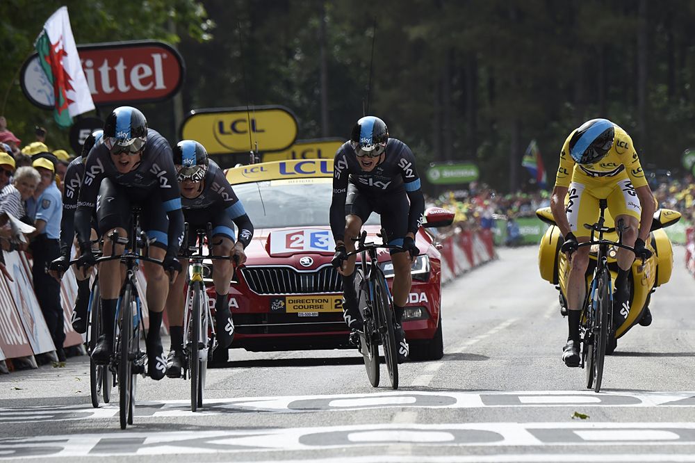 Chris Froome had to drop back for fifth man Nicolas Roche, losing critical time in the finale