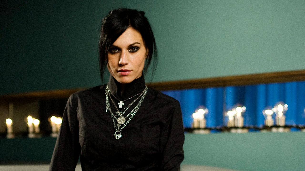 Cristina Scabbia looking serious 