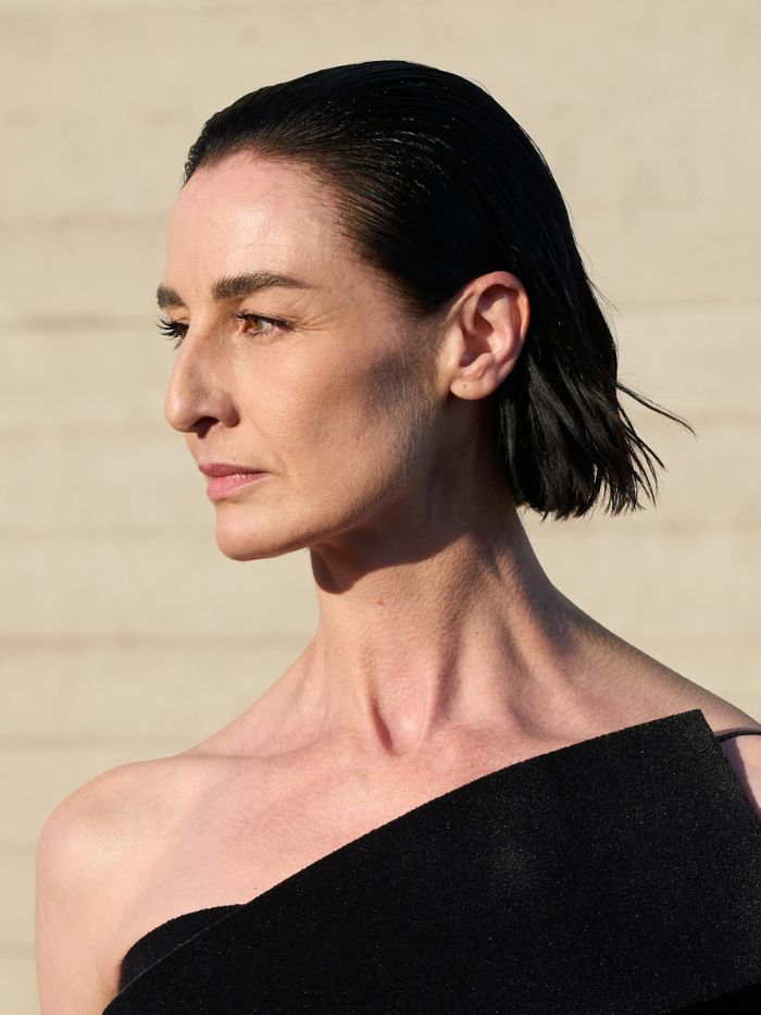 A model walking the runway at the Roksanda S/S 27 show