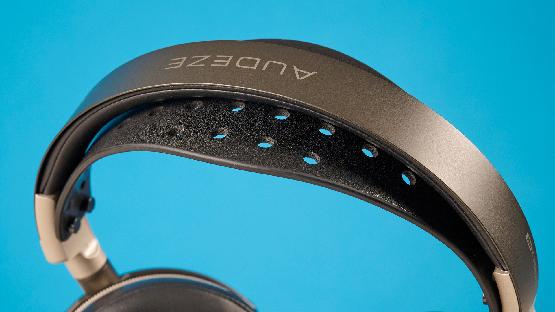 The Audeze Maxwell 2 ANC headband