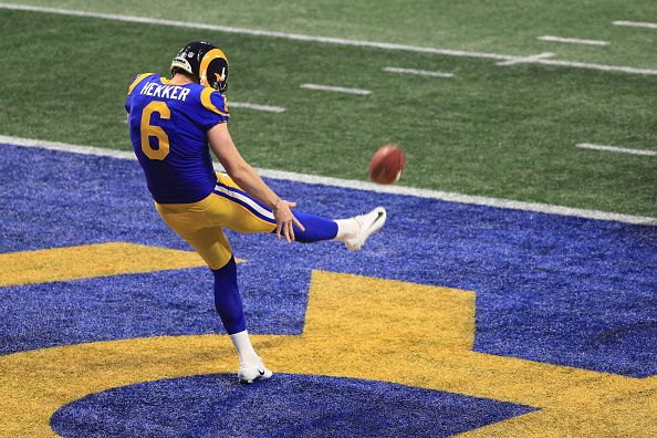 Johnny Hekker makes Super Bowl history.