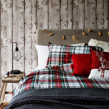 There's an Asda Christmas bedding set to suit the whole family this ...