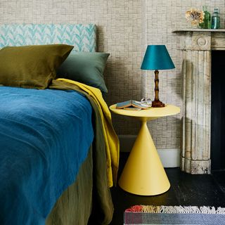 bedroom with table lamp and rug