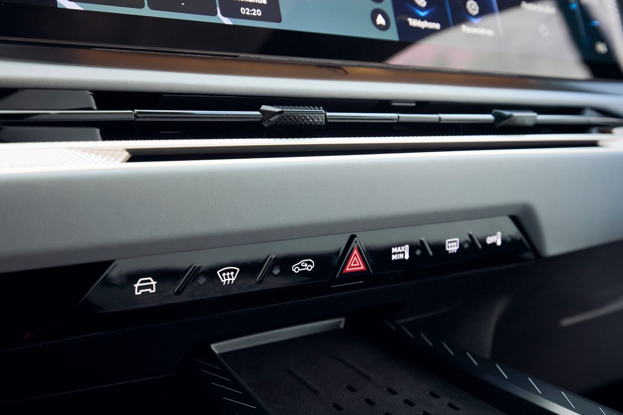 Interior details, DS No.7