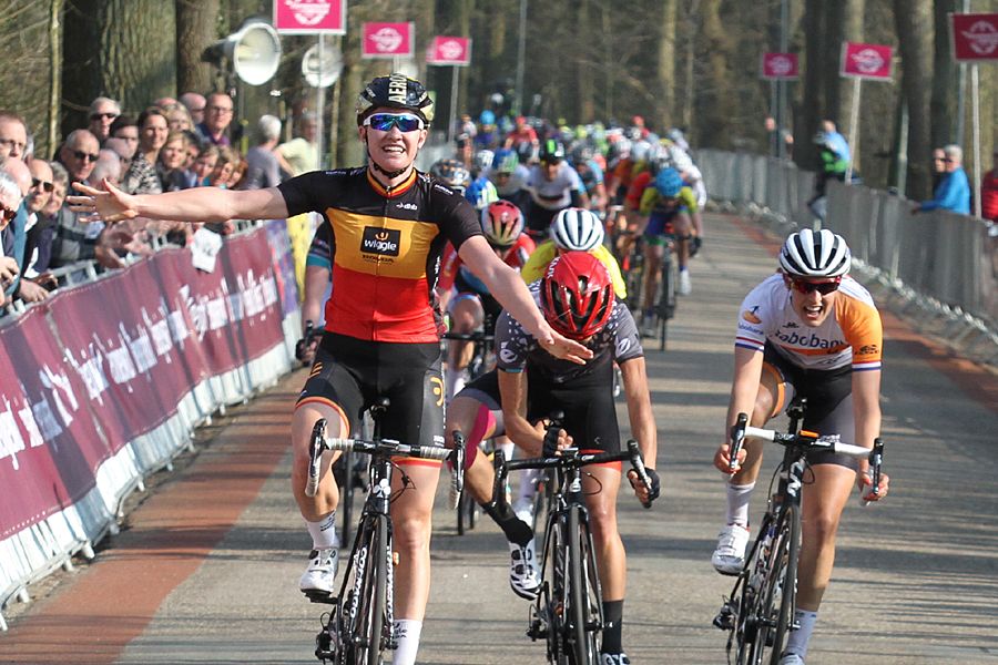 Jolien d'Hoore (Wiggle Honda) wins