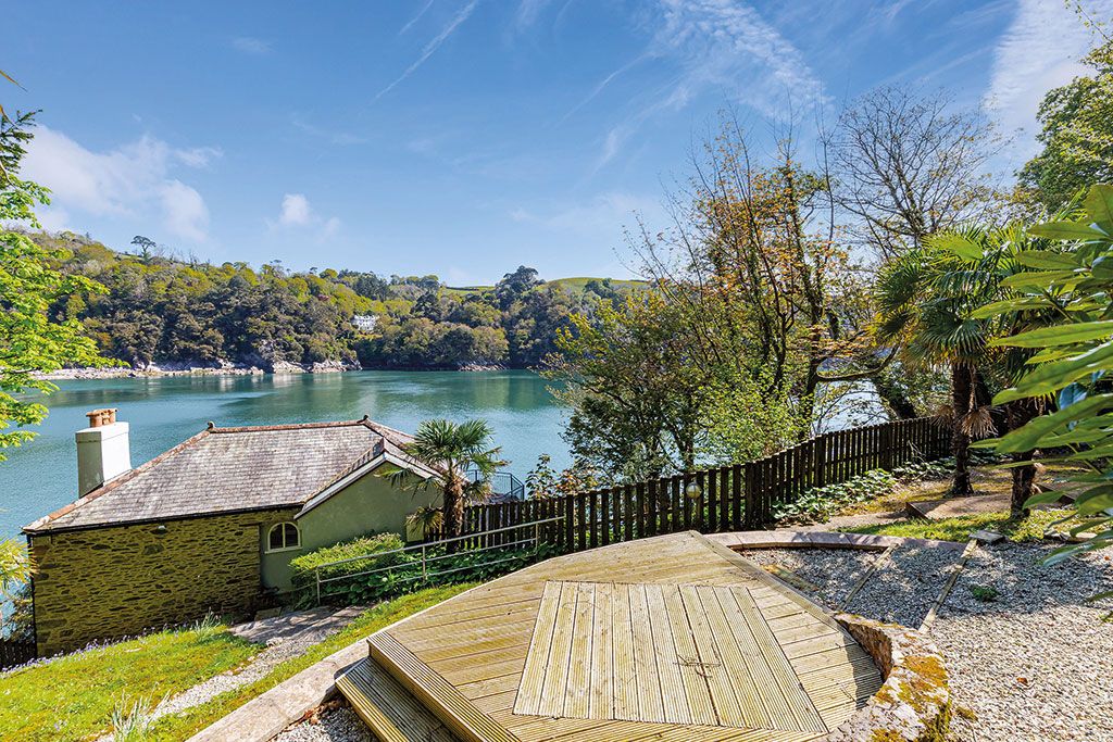 Properties for sale overlooking the sea: Rosebank, Dartmouth, Devon