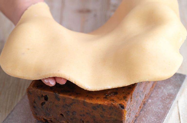 How to ice a Christmas cake GoodtoKnow