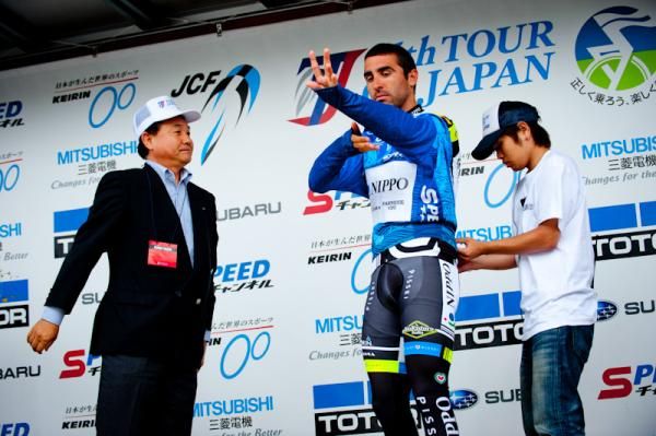 Blue jersey still remainds with Maximiliano Richeze (Team NIPPO)