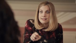 Anna Chlumsky pointing with her eyes wide on Veep