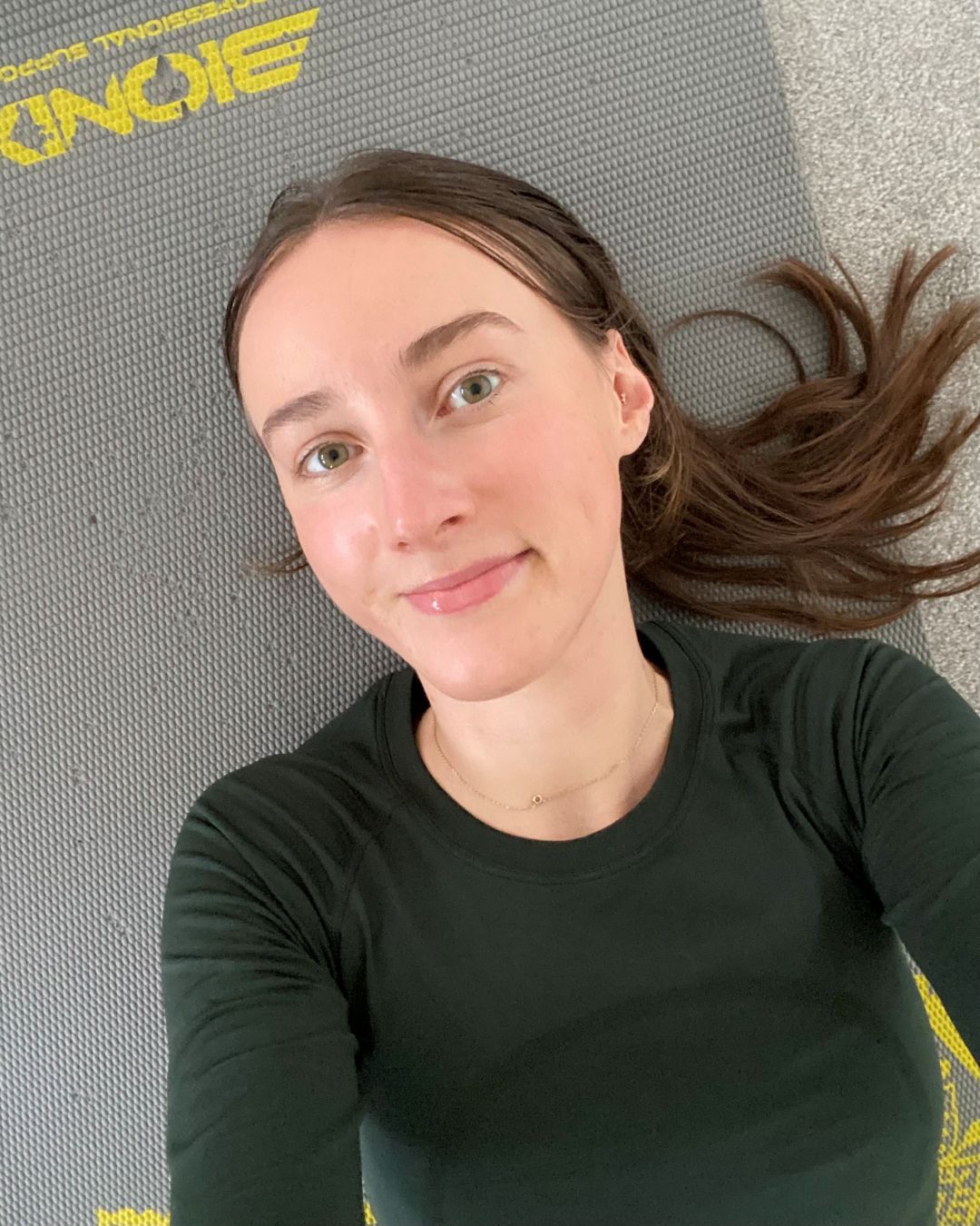 Health writer Katie Sims trying single leg glute bridges every day