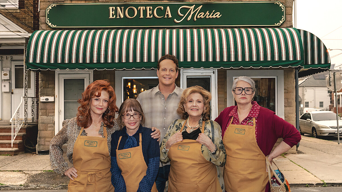 Vince Vaughn, Lorraine Bracco, Brenda Vaccaro, Talia Shire and Susan Sarandon in Nonnas