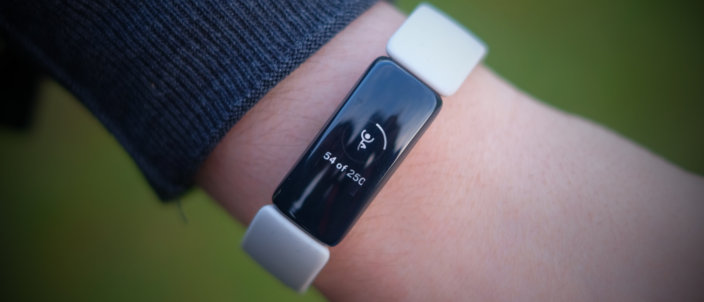 a-cheap-fitness-tracker-can-be-just-as-good-as-an-expensive-smartwatch