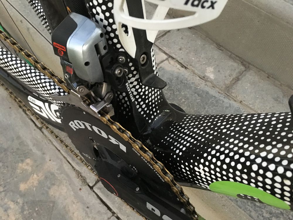 The huge bottom bracket area