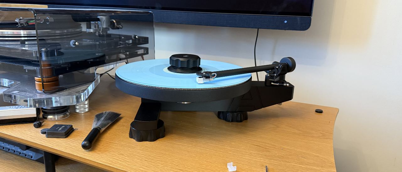 Avid Ingenium Plug&amp;Play turntable on a wooden stand