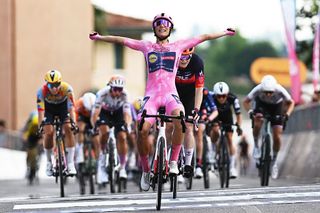 Giro d'Italia Women: Elisa Balsamo powers to hat-trick victory on stage 3 with searing uphill sprint