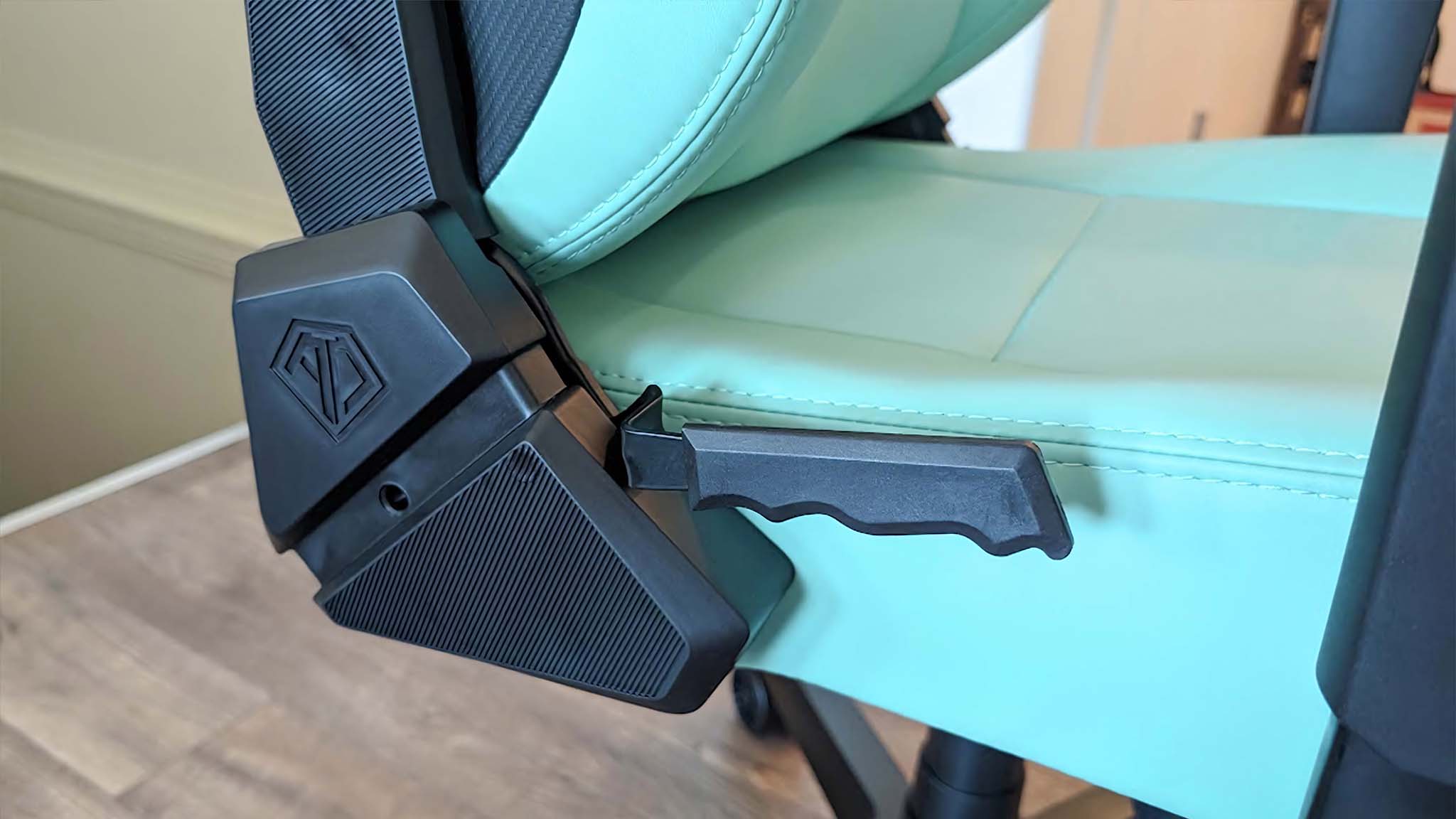 AndaSeat Kaiser 4 reclining lever.