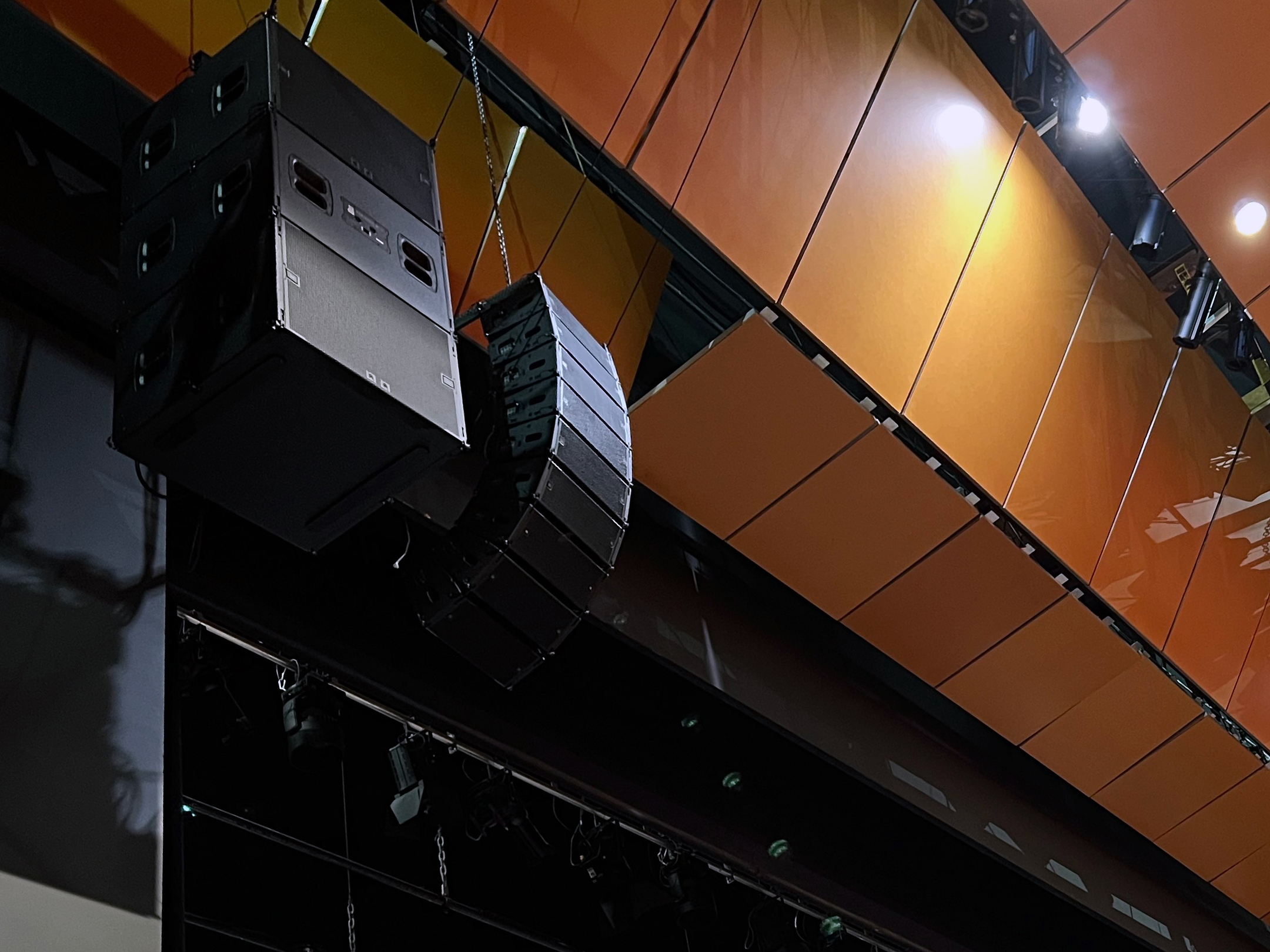 Bruce Mason Centre Upgrades to JBL VTX A6 System.