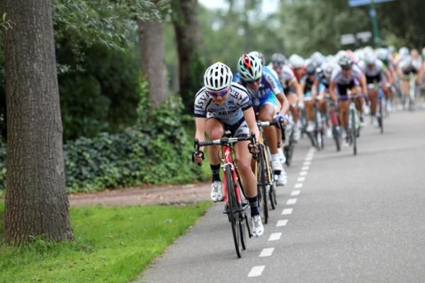 The pace in the bunch has risen, Megan Guarnier (Tibco) leads