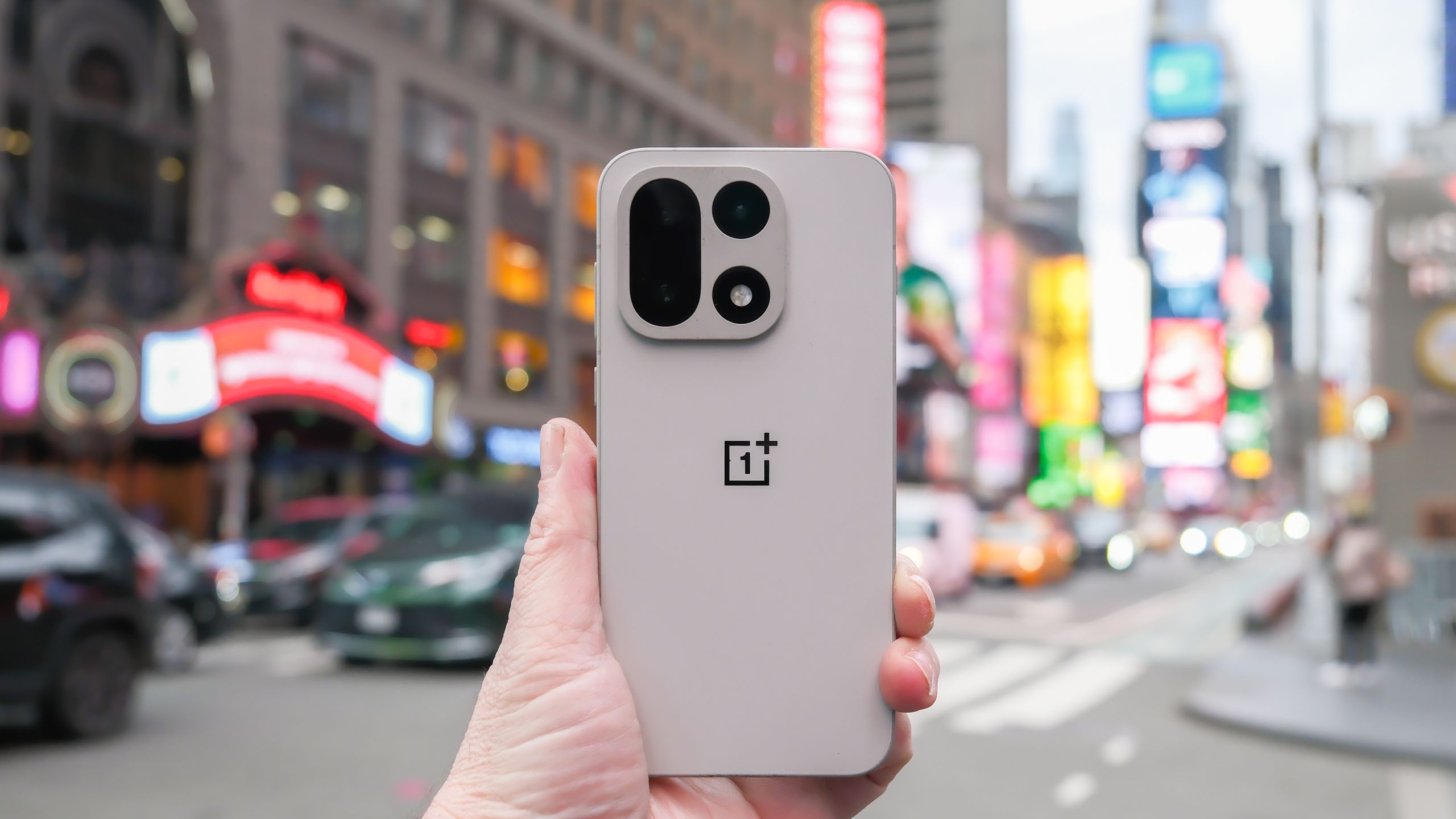 OnePlus menggoda ponsel kelas menengah OnePlus 15R dan jam tangan pintar baru – inilah yang mungkin akan terjadi