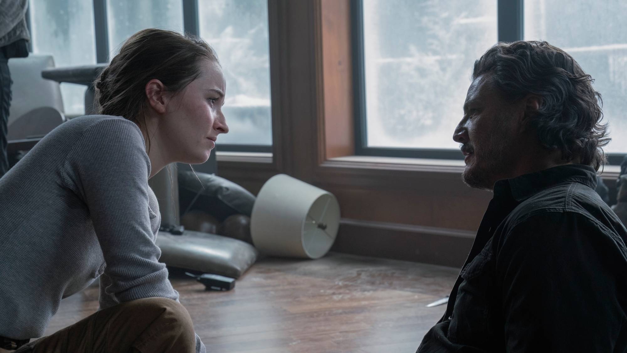 (Lr) Kaitlyn Dever as Abby and Pedro Pascal as Joel Miller in 