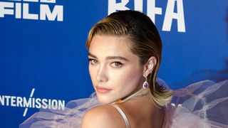 florence pugh with inverted teacup bob