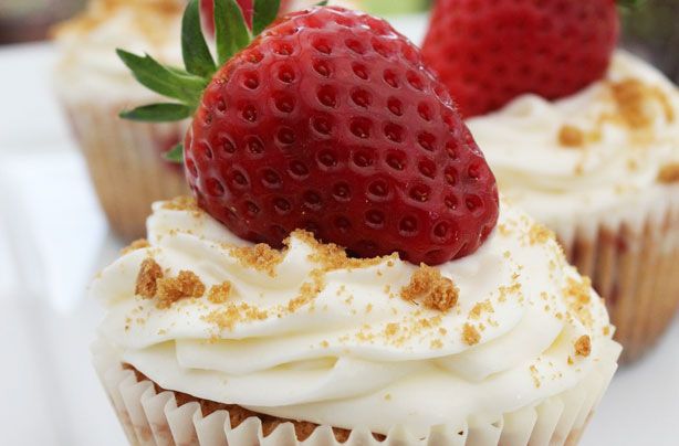 Strawberry cheesecake cupcakes