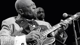 BB King performs live