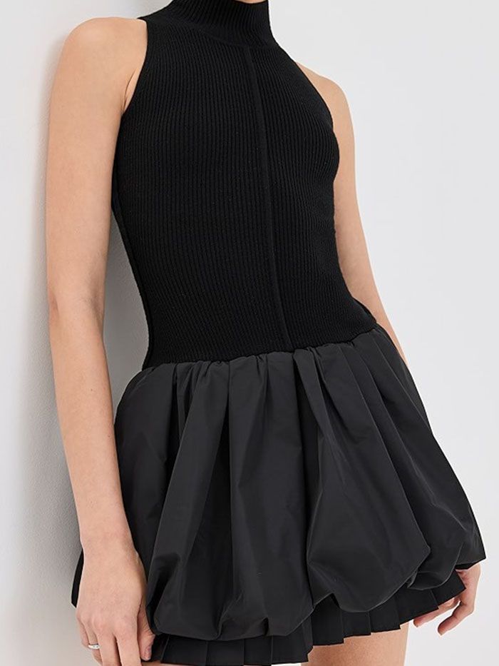 RTtH2KCXYDs577QjSQLLQT-320-80 7 人のファッション関係者に、クローゼットの中で最も物議を醸したもの - こぼれたものを教えてもらいました