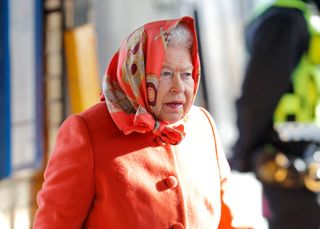 Queen arrives in London after Christmas break 2018