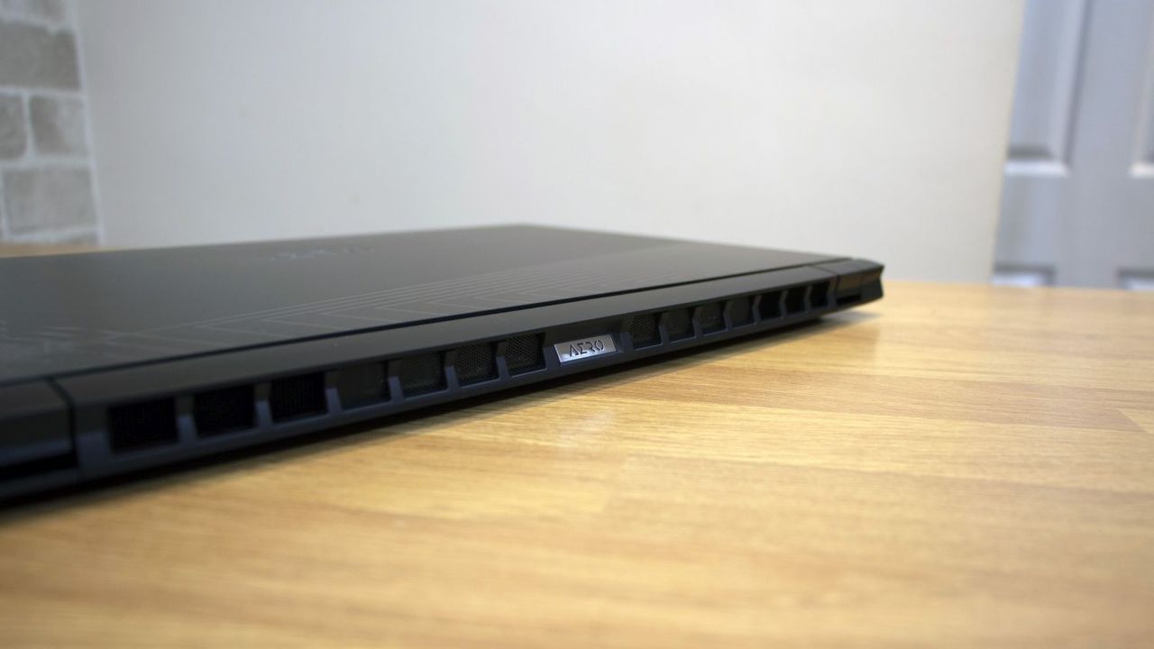 Gigabyte Aero 17 HDR YC logo detail