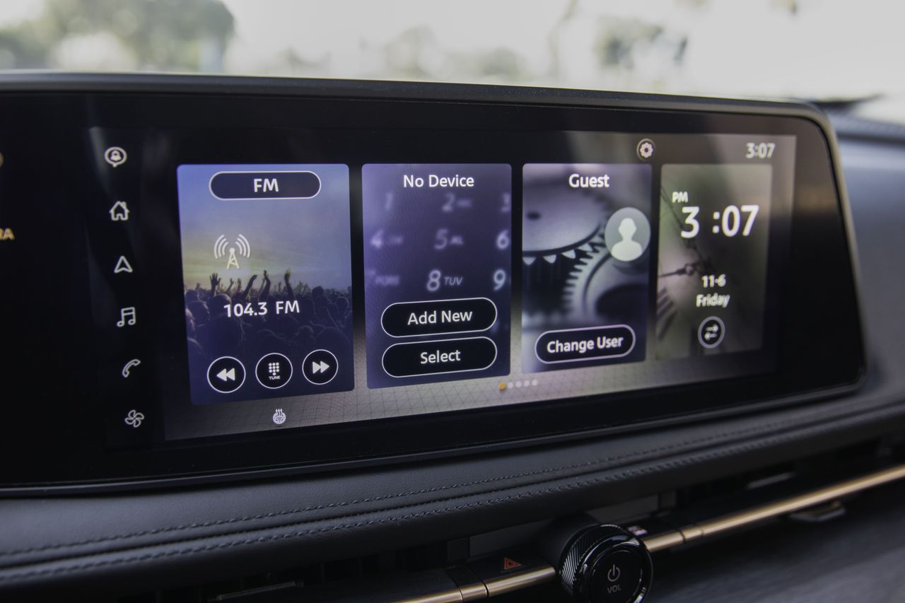 Nissan Ariya 2022 electric SUV &mdash; interior 2