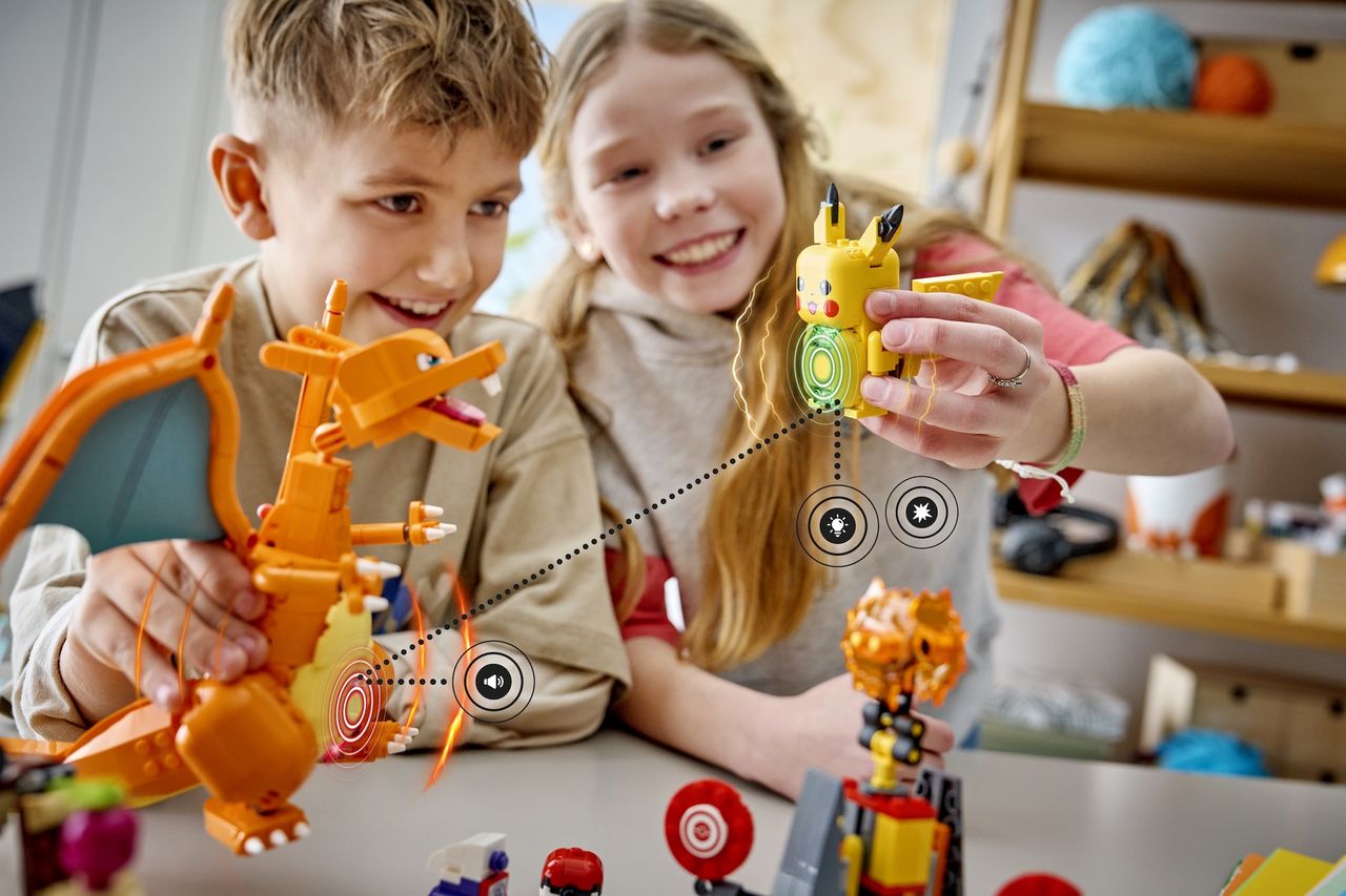 LEGO Pok&eacute;mon SMART PLAY Pikachu treehouse set