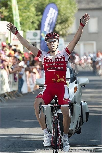 Tony Gallopin (Cofidis) takes the win.