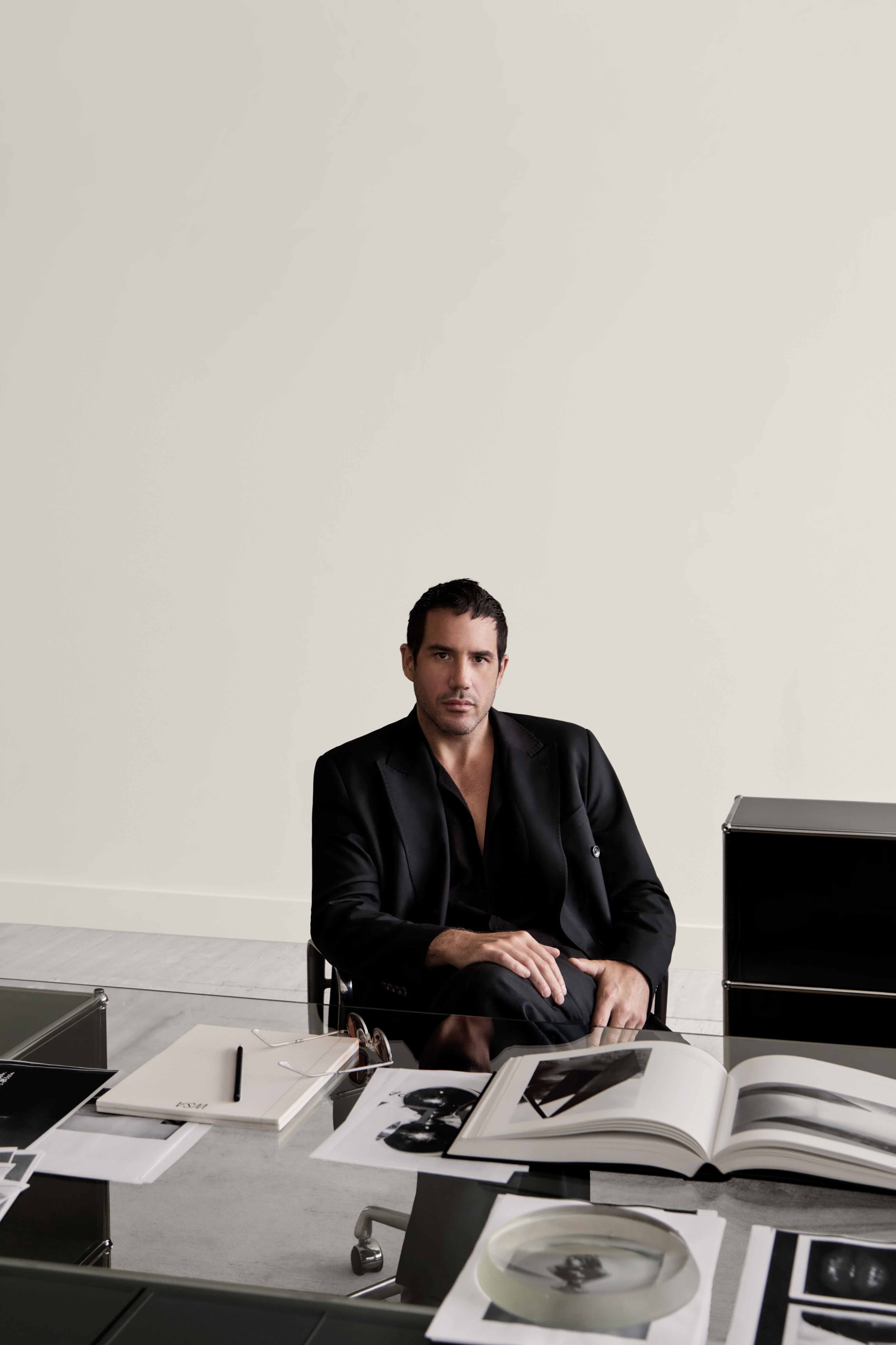 Black and white office space furnished with USM Haller system